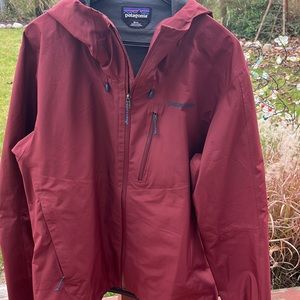 Patagonia Men’s Calcite Jacket, sequoia red.Size Medium